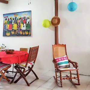 Hébergement de vacances Maison De 2 A Pierre A 5 M De La Avec Vue Sur La Terrasse Amenagee Et Wifi, Saint-Pierre